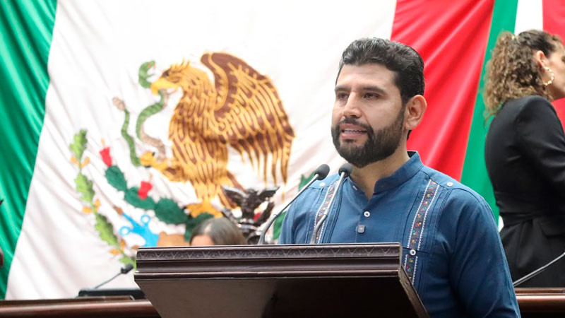 Pide Octavio Ocampo proteger actividad artesanal y mejorar el nivel de vida de los artesanos michoacanos 