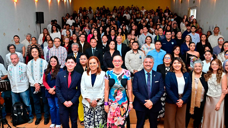 Defiendan sus derechos y respeten los derechos de los demás, llama Yarabí Ávila a estudiantes de enfermería 