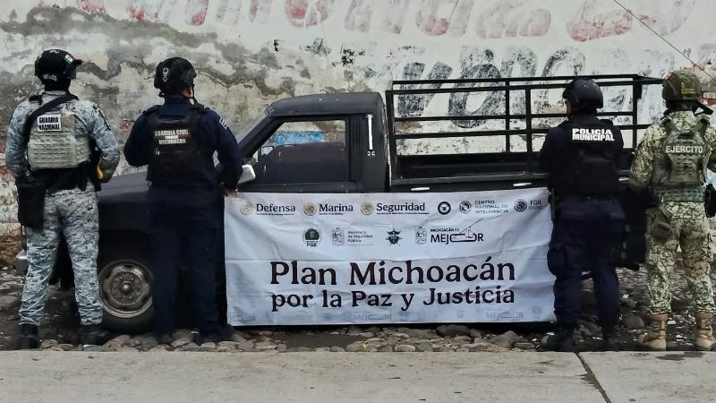 Detienen a sujeto con camioneta reportada como robada en Apatzingán 