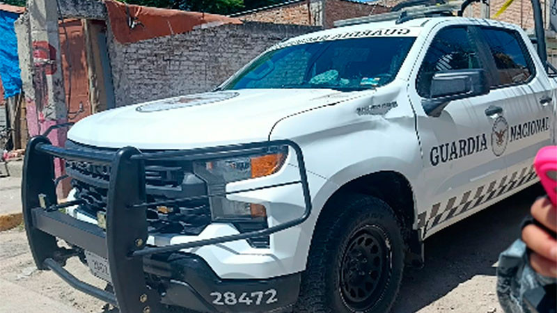 Motociclistas agreden con piedras a elementos de la Guardia Nacional en la colonia Monte Blanco de Celaya, Guanajuato 