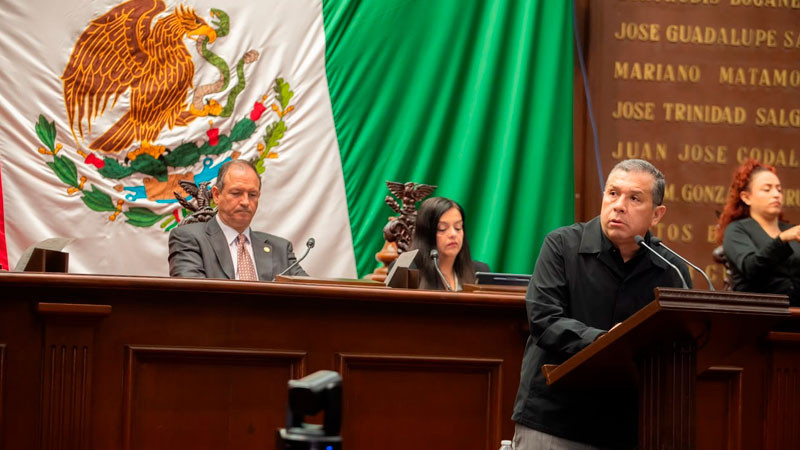 El diputado Juan Carlos Barragán impulsa leyes por las mujeres 