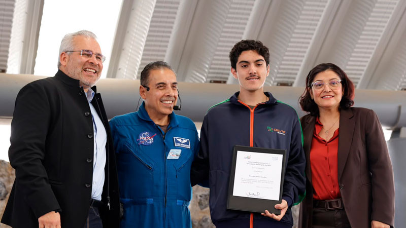 Bedolla y el astronauta José Hernández motivan a estudiantes michoacanos a soñar en grande 