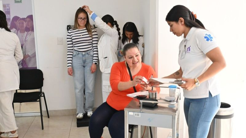 Clínica Poniente registra gran respuesta ciudadana a jornada de detección de VPH 