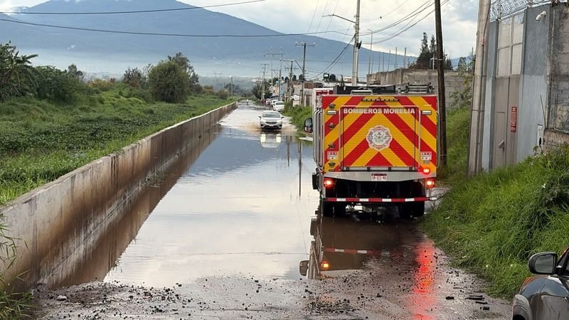 Brigadas municipales atienden reportes por fuerte lluvia en Morelia 