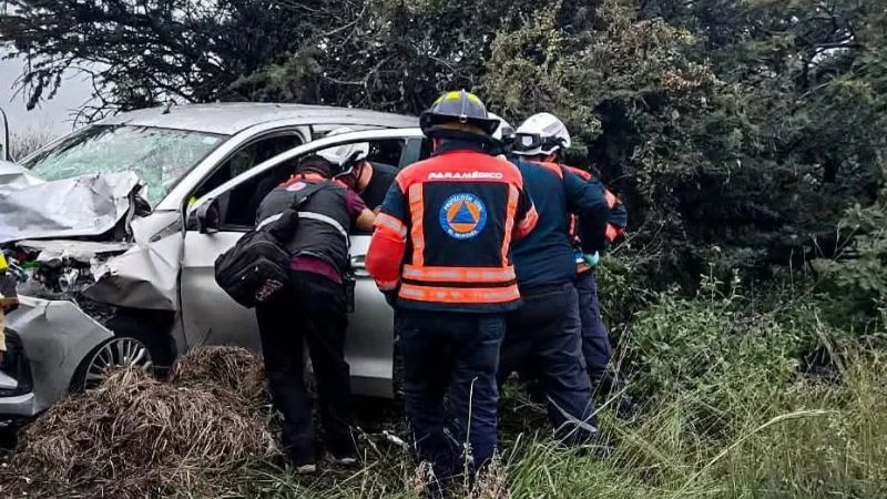 Choque frontal entre dos camionetas deja 11 lesionados en la carretera a Huimilpan 
