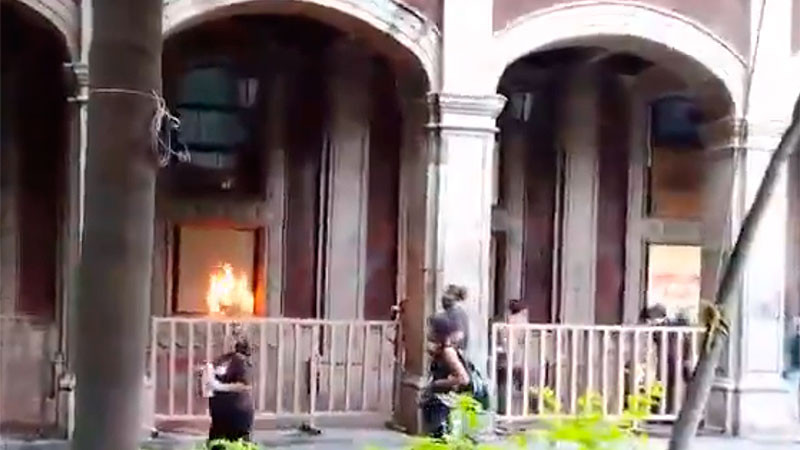 Protesta del 2 de octubre deja daños y actos vándalicos en varios inmuebles del centro de Cuernavaca 