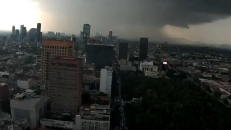 Lluvia, granizo y fuertes vientos complican vialidades en CDMX y Edomex 