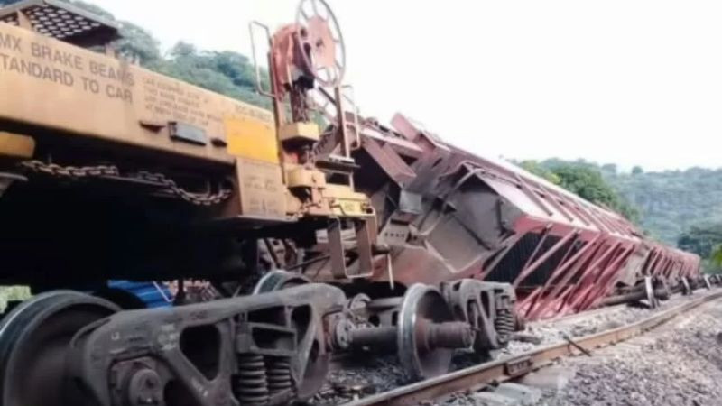 Descarrilamiento de tren en Tonila deja dos elementos de la Guardia Nacional sin vida 