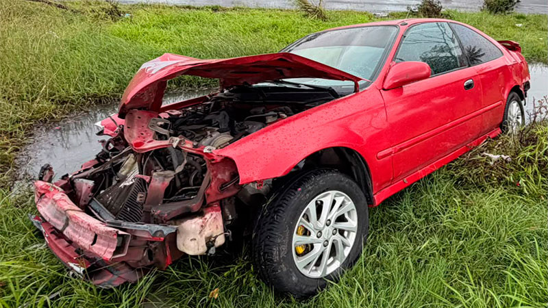 Dos autos terminan destrozados en accidentes en Paseo de la República de la capital queretana  