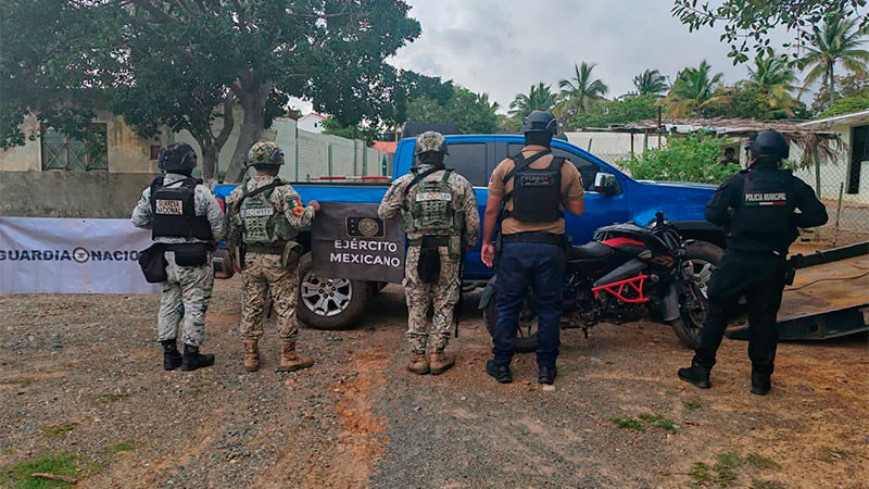 Localizan abandonadas una camioneta y una moto con reporte de robo en Lázaro Cárdenas, Michoacán  