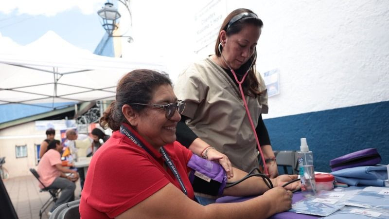 Semmujeris acerca servicios de atención y prevención a mujeres del Mercado Revolución 