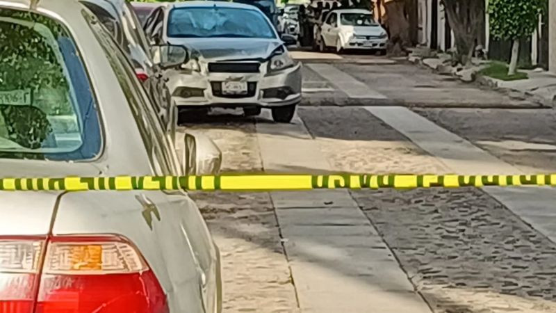 Localizan sin vida a un hombre dentro de un vehículo en Celaya, Guanajuato 