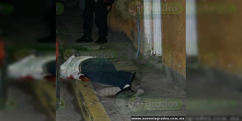 Asesinan a tiros a un hombre en Puruarán, Michoacán 