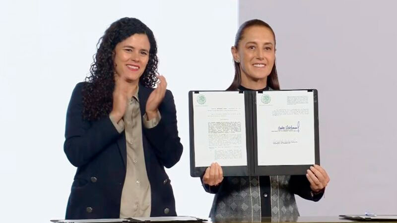 Sheinbaum firma reforma sobre doble nacionalidad 