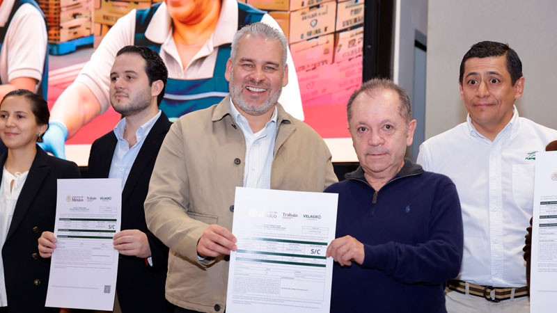 Aguacate michoacano, en el mapa mundial de la competitividad; entrega Bedolla primeros certificados laborales a 125 agroexportadoras 
