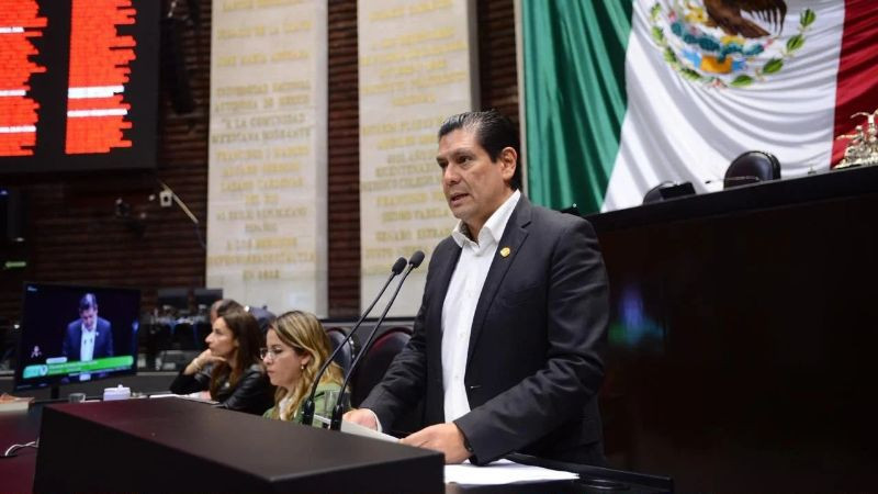 Ernesto Núñez Aguilar presenta iniciativa para expedir la nueva Ley de Imagen Institucional: "las instituciones pertenecen a los ciudadanos, no a los partidos" 
