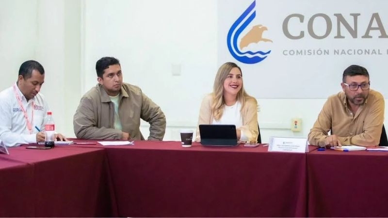 Dayana Pérez Mendoza gestiona ante CONAGUA soluciones para garantizar el abasto de agua en Ixtaro 