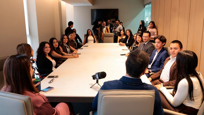 Alfonso Martínez construye ciudad que escucha e impulsa a los jóvenes 