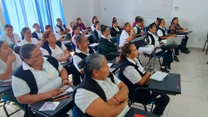 Se capacitan para realizar efectivas campañas de vacunación contra el VPH y la Temporada Invernal 2026-2027 en Uruapan 