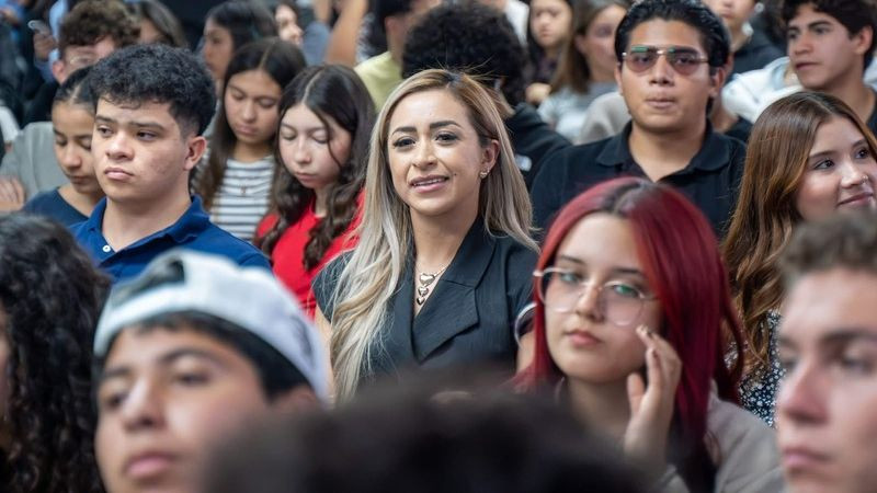 Grecia Aguilar destaca encuentro de Máynez con universitarios para hablar del México que viene 