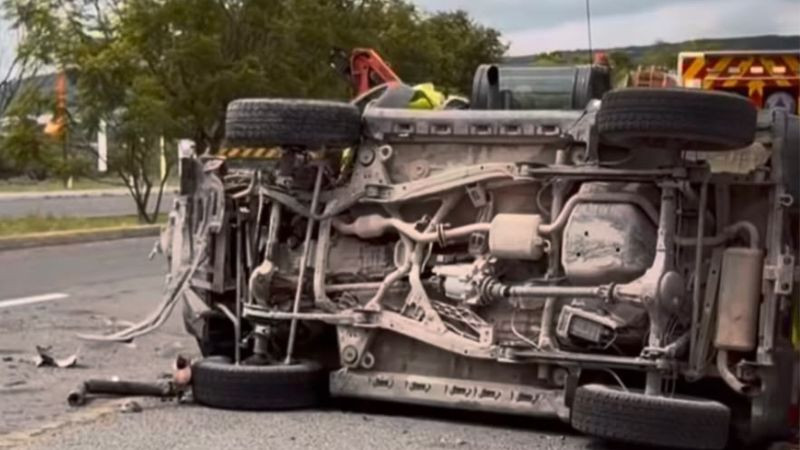 Choque con volcadura en avenida Ejército Mexicano deja dos personas lesionadas en El Marqués, Querétaro 