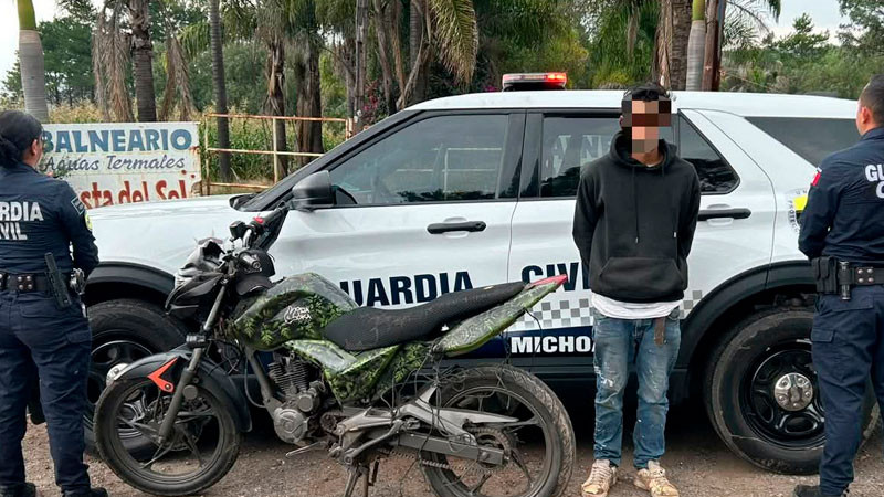 En Zinapécuaro, Michoacán detienen a un sujeto que traía una moto robada  