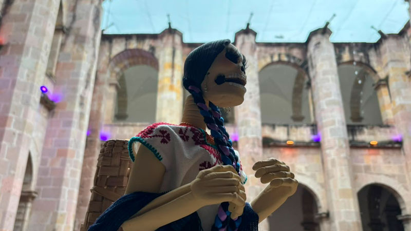 Artesanos buscan superar derrama económica de tianguis por Noche de Muertos 