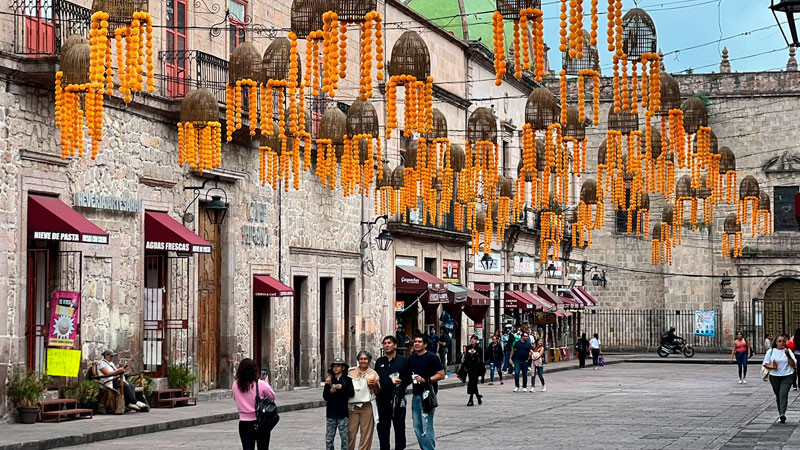 Morelia se viste de tradición para celebrar el Día de Muertos 