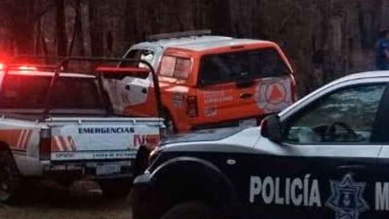 Un muerto y un lesionado, al caer a un barranco en Agua Zarca  