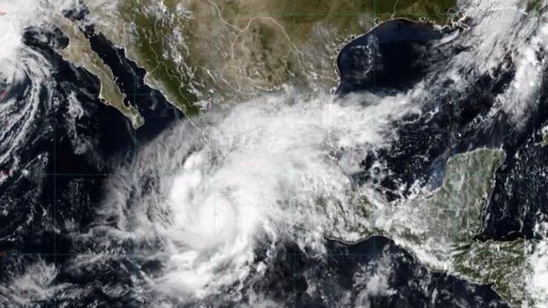 Refuerzan medidas de prevención en cuatro estados por huracán Simon 