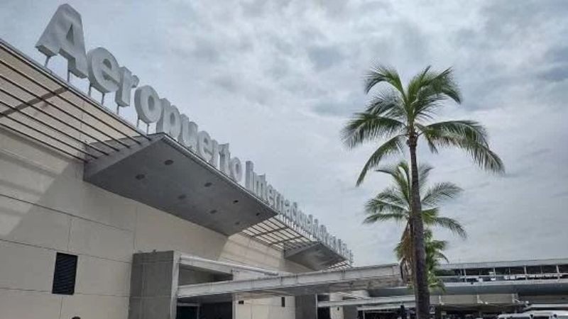 Suspenden vuelos en Puerto Vallarta y Manzanillo por huracán Simon 