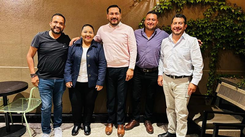 Exalcaldes de la región purépecha cierran filas con Carlos Torres Piña 