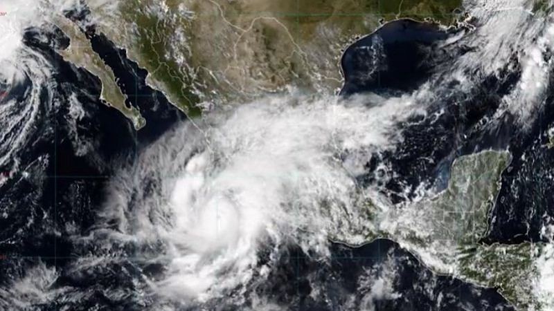 Simon’ se mantiene en categoría 3 y provoca fuertes lluvias en varios estados  