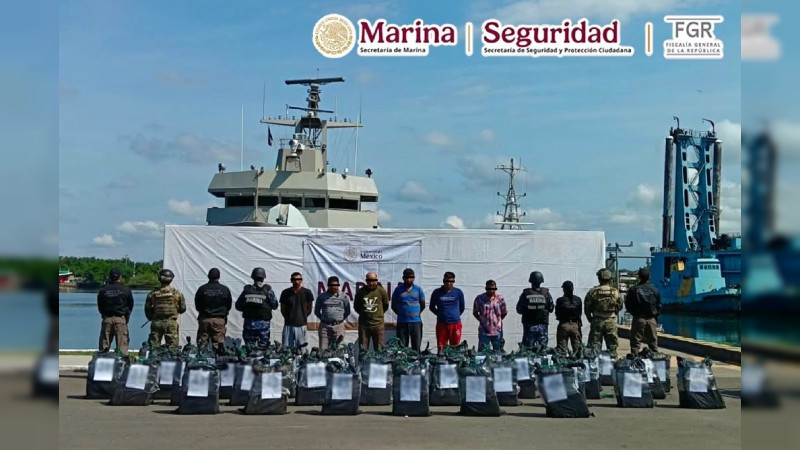 Golpe al crimen en el Pacífico: Marina decomisa 1.2 toneladas de estupefaciente frente a Oaxaca y captura a seis tripulantes 