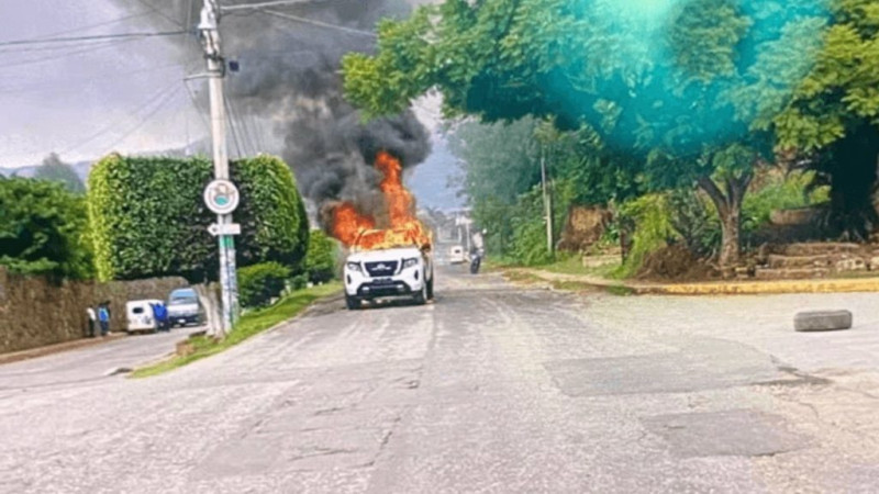 ¡Arde Morelos! Operativo contra líder criminal desata bloqueos, vehículos incendiados y caos en cuatro municipios; mueren dos policías 
