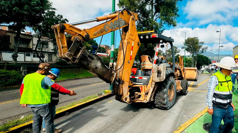 Continúa construcción de carril confinado del Morebús; Sedum implementa rutas alternas 