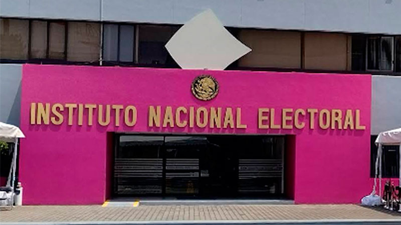 Desalojan sede del INE en CDMX por fuga de combustible 