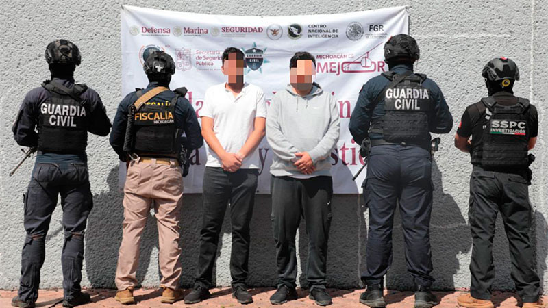 Tras cateo en Morelia, Michoacán: Detienen a dos hombres por delitos contra la salud y aseguran arma de fuego 