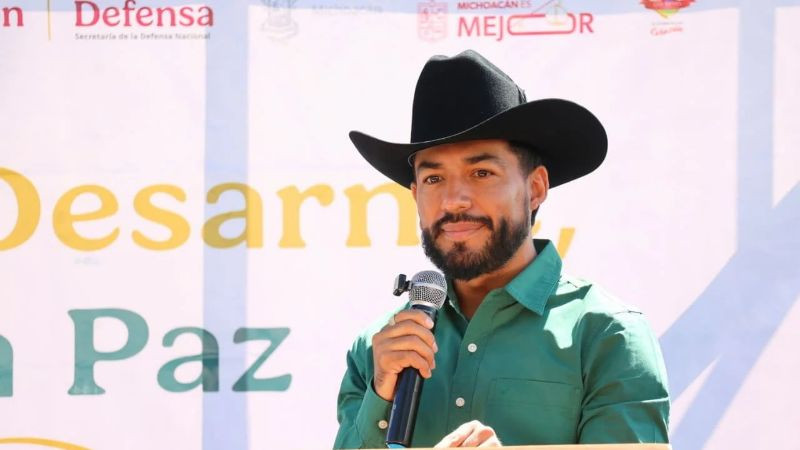 Canjean niñas y niños de Los Reyes juguetes bélicos por opciones que promueven la paz; Humberto Jiménez llama a construir bienestar 