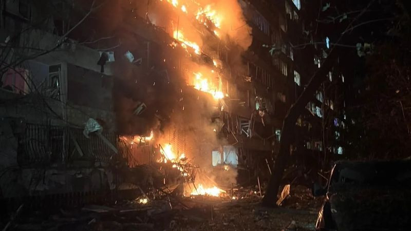 Rusia ataca central eléctrica en Kiev; reportan dos personas sin vida y 20 heridos 