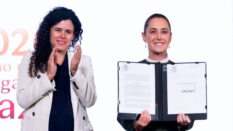 Firma Sheinbaum decreto para proteger a menores en plataformas digitales 