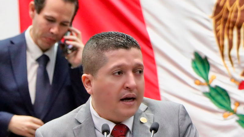 Presenta Vicente Gómez iniciativa para resolver laudos laborales en ayuntamientos 