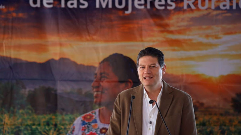 Reconoce Alfonso Martínez Alcázar, trabajo de las mujeres 