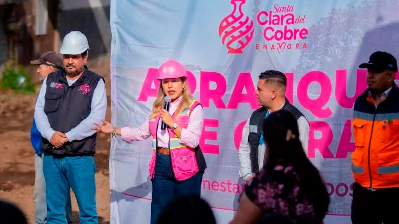 Dayana Pérez Mendoza impulsa la construcción de la calle Gonzalo Cruz en Santa Clara del Cobre 