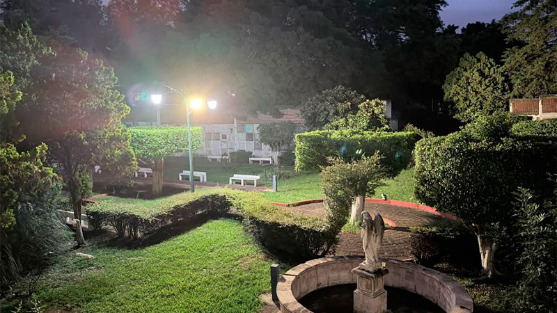 Gobierno de Morelia refuerza alumbrado del Panteón Municipal 