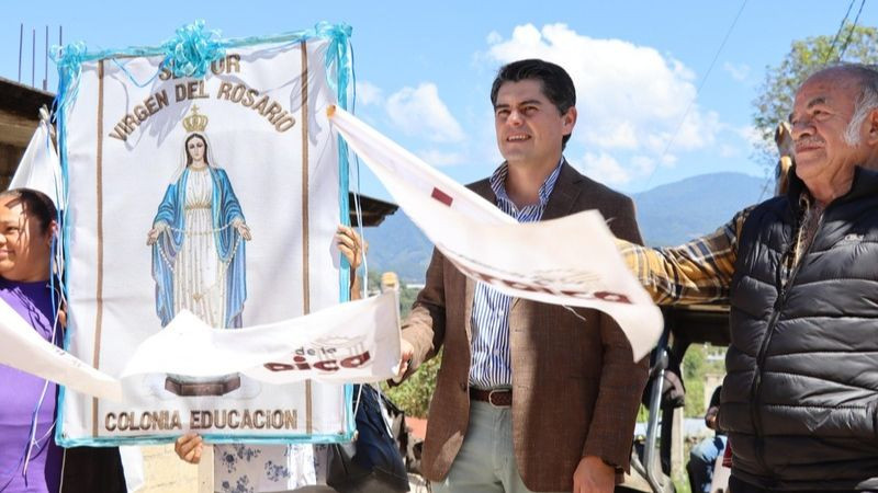 Ayuntamiento de Zitácuaro continúa obras de pavimentación en colonias 