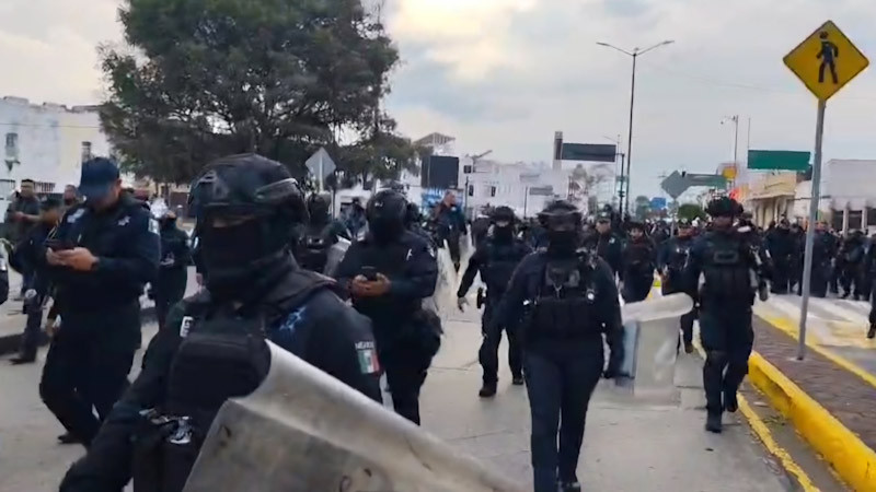 Normalistas acuerdan no causar más daños durante marcha en Morelia 