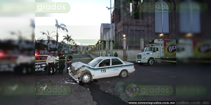 Muere taxista en choque en Apatzingán, Michoacán - Foto 5 