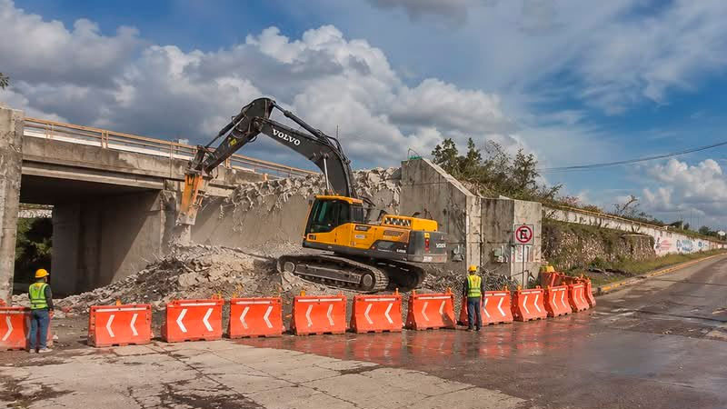 Tira Federación 55 MDP tras demoler puente en la Carretera 57; apenas tenía un año de inaugurado  