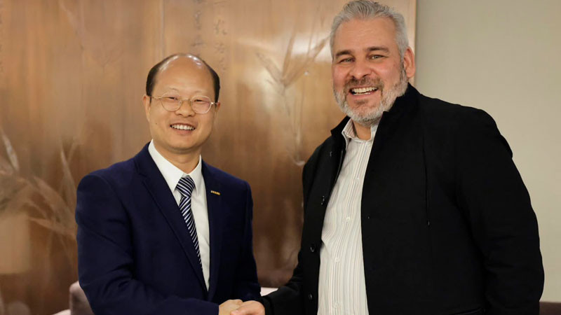 Interesa a automotriz Geely cooperación con el puerto de LC; Bedolla abre puertas para la inversión 